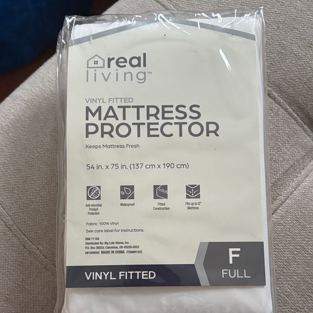 Real living White Vinyl Fitted Mattress Protector - Full